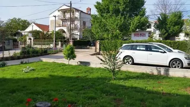 Apartment In Sv. Filip I Jakov 53596 سفيتي فيليب ياكوف